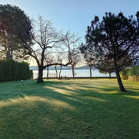Large Lakeside Vila Lesa
