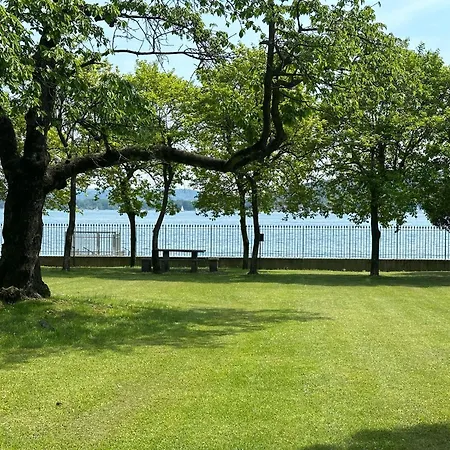Vila Large Lakeside *