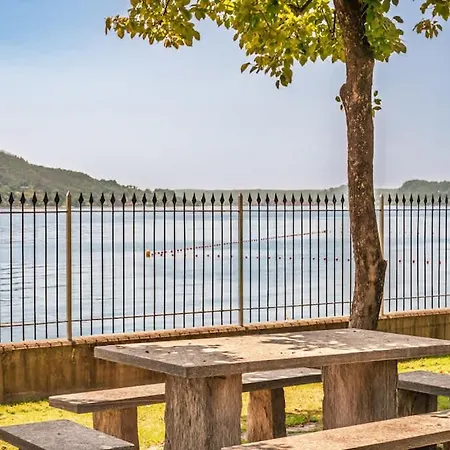 Large Lakeside * Lesa