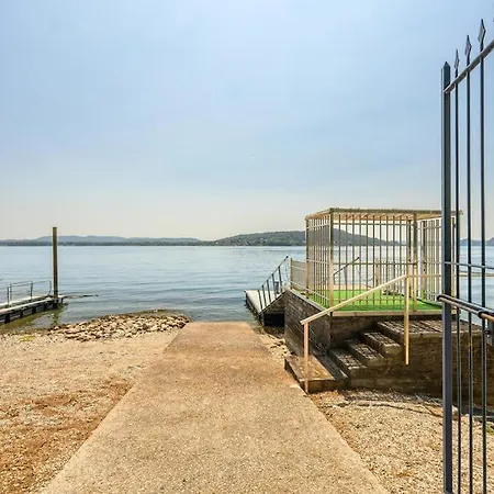 Vila Large Lakeside