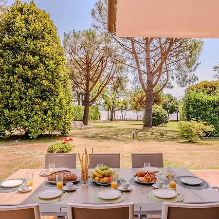 Vila Large Lakeside *