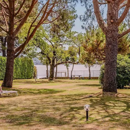 Large Lakeside Vila *