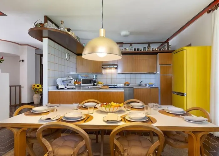 Large Lakeside 레사