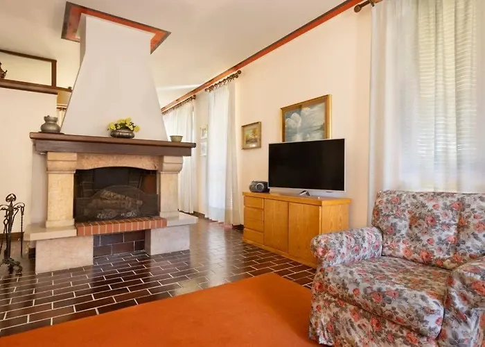 Large Lakeside Villa *