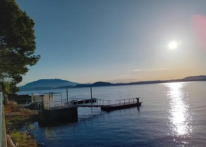 빌라 Large Lakeside